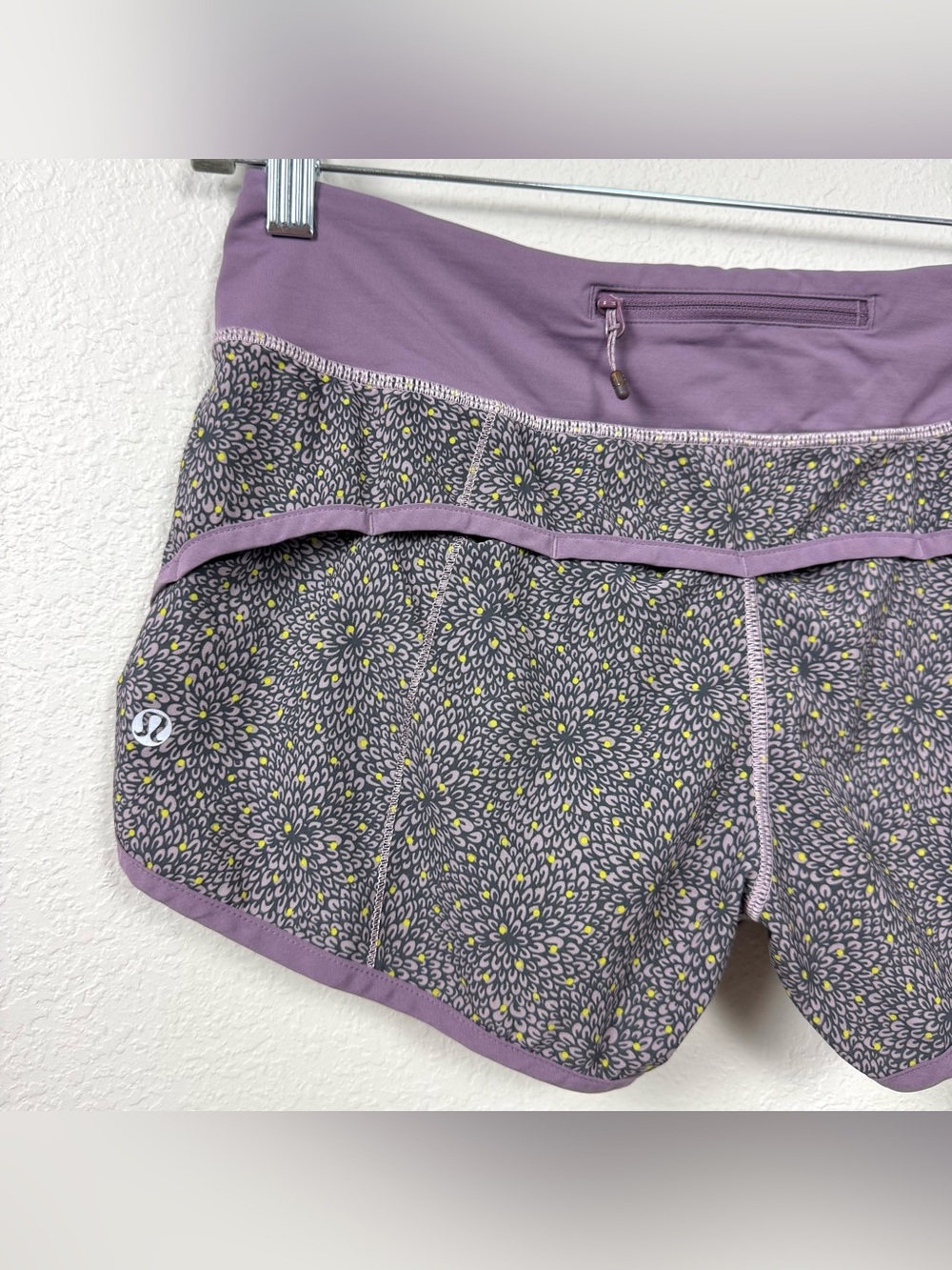 Lululemon 6 Speed Run Shorts Dottie Mum Purple Floral Lined Shorts Back Pocket - Picture 4 of 10